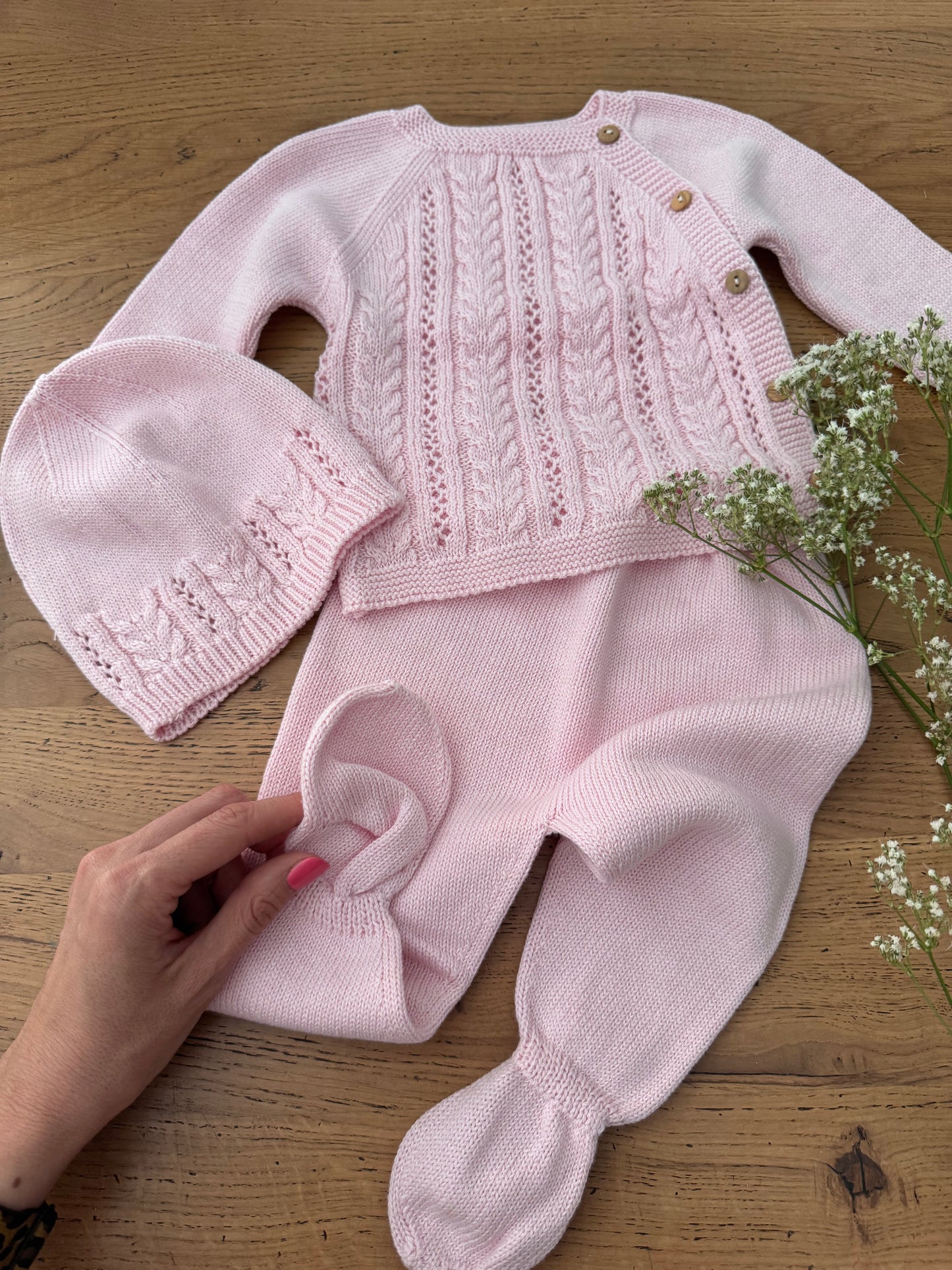 Set coordinato a maglia intrecciata