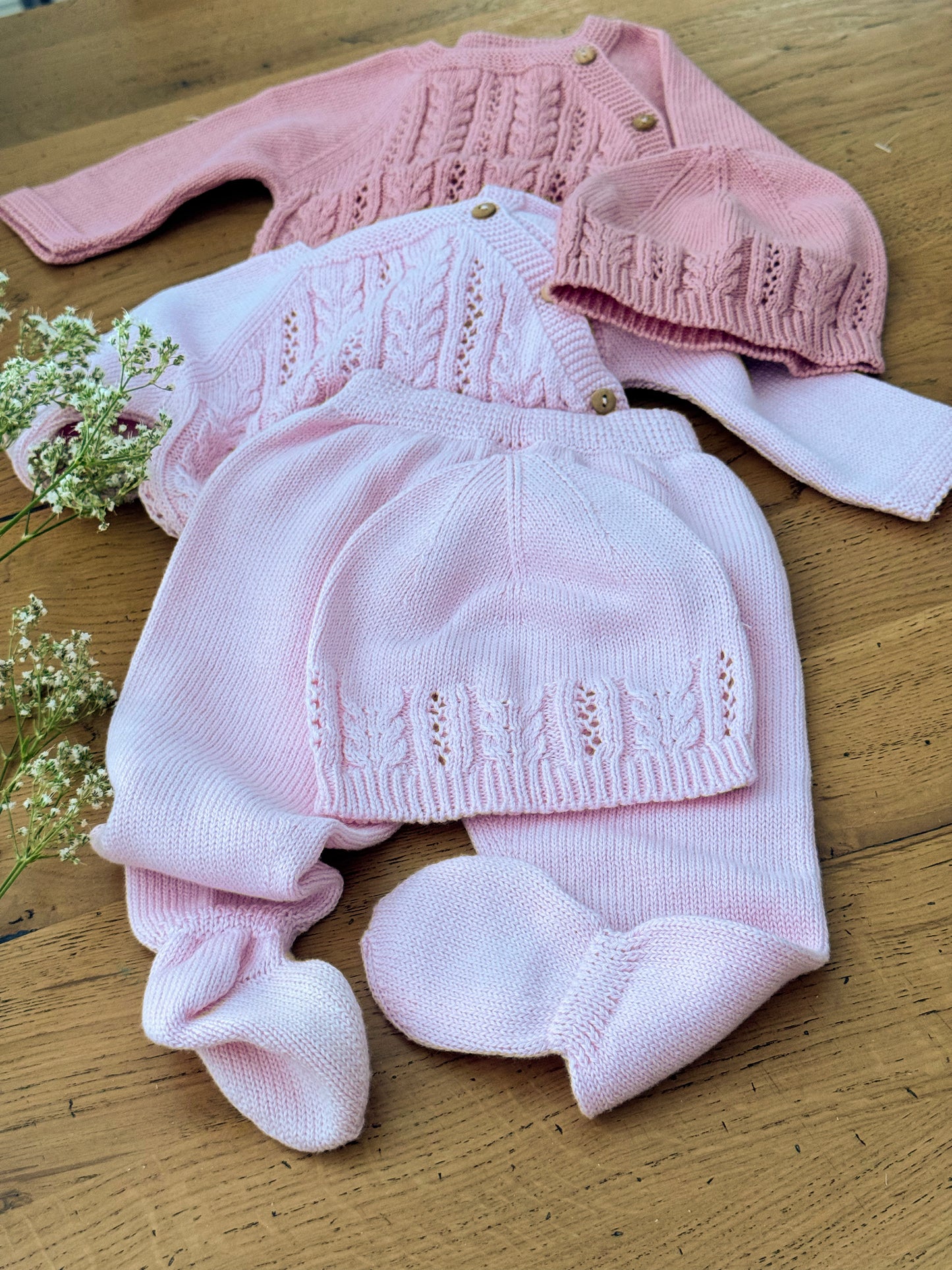 Set coordinato a maglia intrecciata